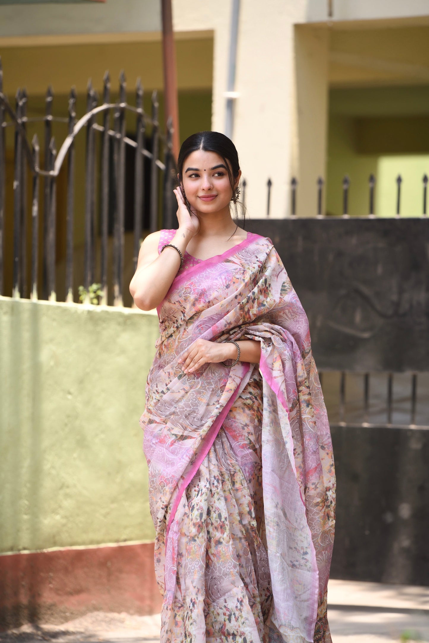 Classic Pink Colour Linen Beautiful Digital Print Saree